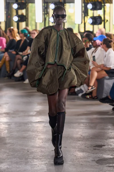 Look 28